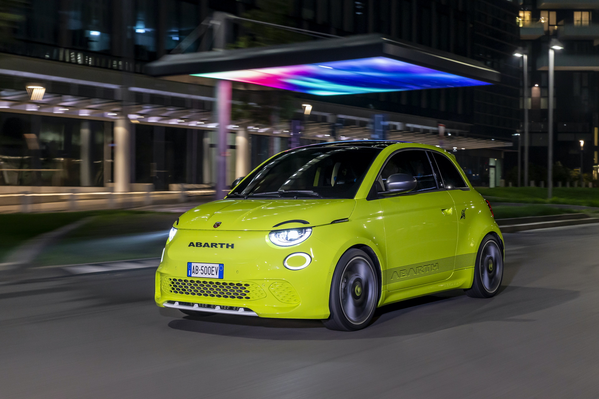 勁辣純電小鋼炮 Abarth 500e正式亮相