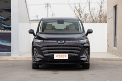 一汽奔騰M9首發(fā)亮相 定位中級(jí)大型MPV