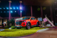 D-MAX V-CROSS全新上市，引領高端皮卡新標桿