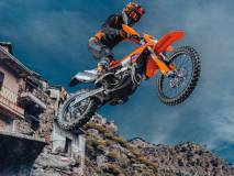 直逼竞赛级别，2024 KTM EXC ENDURO系列大改款