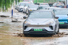 實(shí)驗(yàn)都不敢這么做！北京車主極狐汽車泡水72小時(shí)正常開