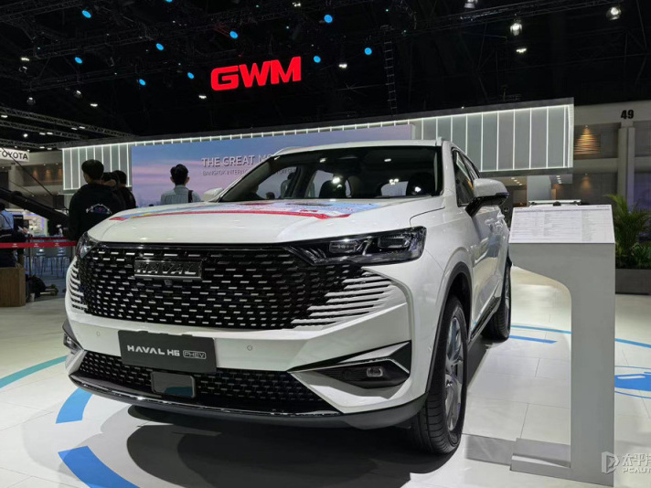 At the Bangkok Motor Show, Haval unveils H6 HEV and PHEV, based on the Great Wall Lemon platform. The H6 PHEV features a sharp design, matrix LED lights, and sporty styling. Equipped with a 1.5T engine and dual electric motors.