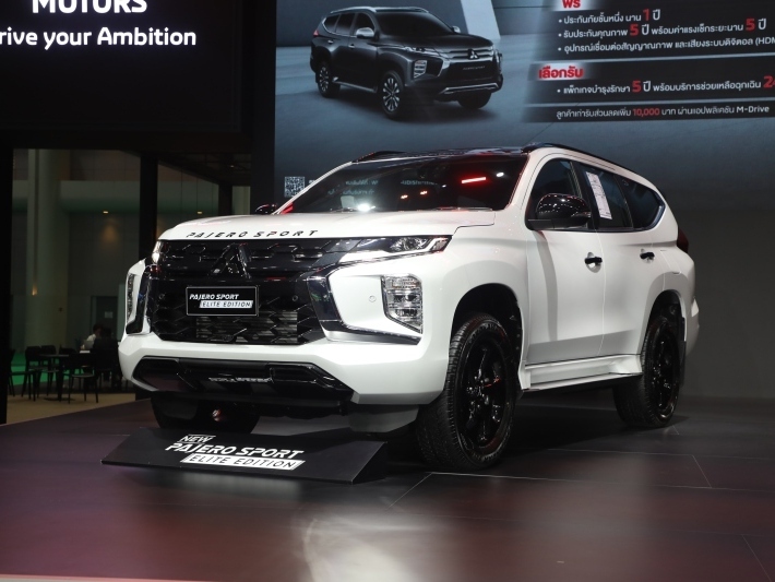 The 2024 Mitsubishi Pajero Sport, unveiled at the Bangkok Motor Show, features new engines and transmissions. Prices have increased by 4000-10000 baht across four models. It comes with perks like a 5-year/100,000 km warranty and 24/7 emergency assistance. Exterior tweaks include a revised grille while maintaining Mitsubishi's signature style.