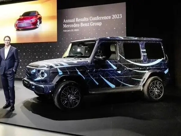 Mercedes-Benz unveils a strong lineup for the upcoming Beijing Auto Show, featuring 1 global debut, 7 China premieres, and 8 new models. The highlight is the EQG, a pure electric G-Class with independent motors enabling tank-turn capability. It boasts a new silicon anode battery for 20-40% higher energy density. Also debuting is the MB.OS operating system, integrating enhanced MBUX and 5G connectivity.