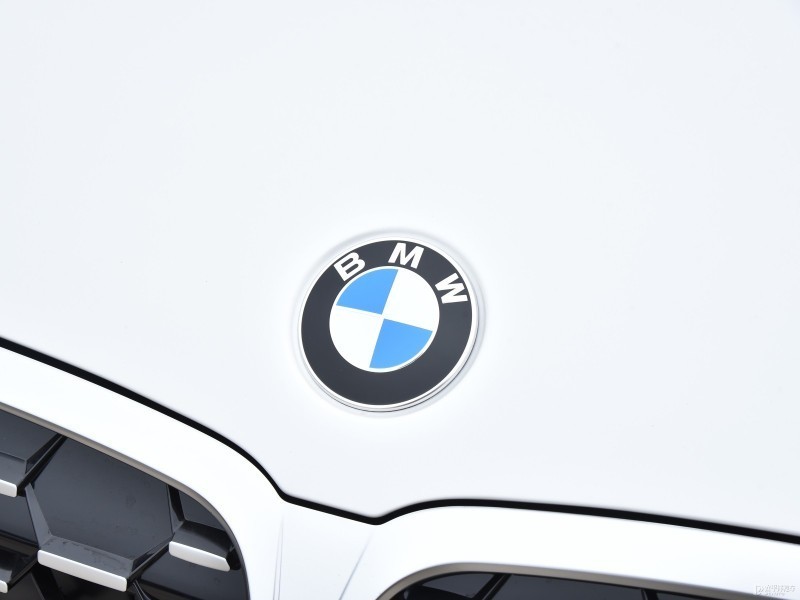 In the first quarter of 2024, BMW Group's global sales reached 594,671 vehicles, up 1.1% YoY. Notably, pure electric vehicle sales surged over 27.9%, totaling 82,700 units. BMW's EV sales grew by 40.6%, reaching 78,691 units.