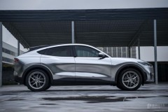 汽車改色新趨勢！TPU改色膜黑科技告別傳統(tǒng)改色局限