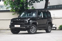 BJ40燃油上市 限時售12.69萬起/標配牽引資質
