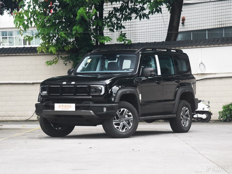 BJ40燃油上市 限時(shí)售12.69萬起/標(biāo)配牽引資質(zhì)