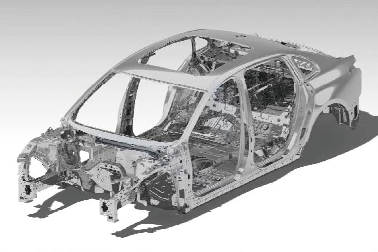 三車連碰試驗(yàn)成功：全新紅旗H5樹(shù)立安全新標(biāo)桿