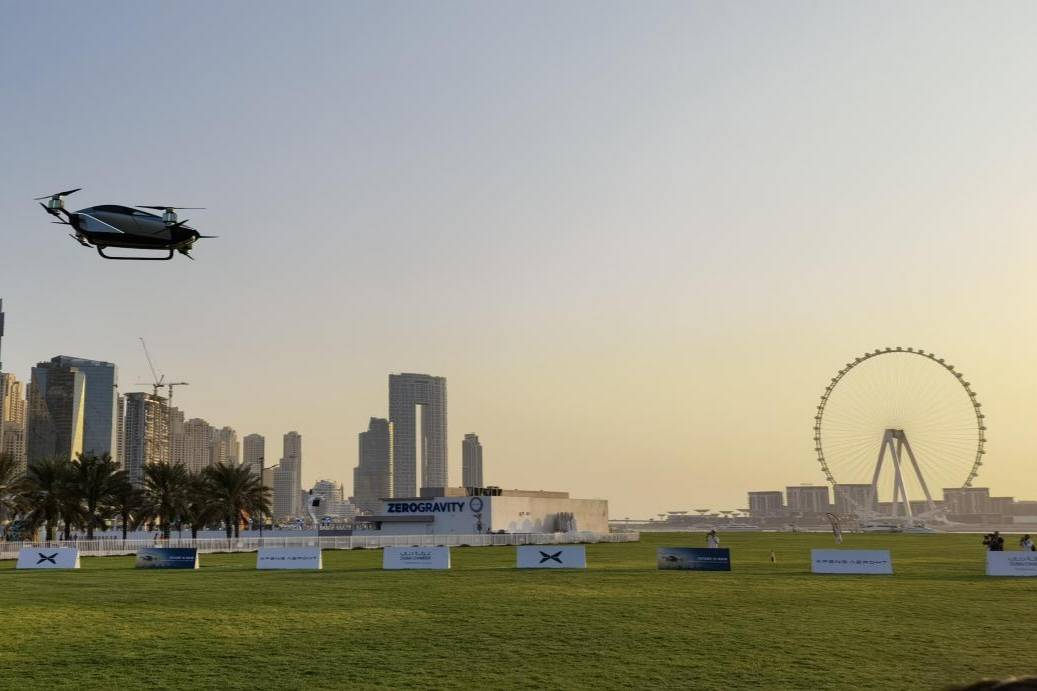 小鹏汇天飞行汽车X2在迪拜完成海外首次公开飞行