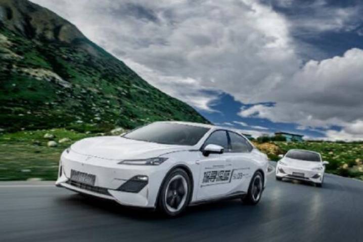 相對燃油車具有代差優(yōu)勢，長安深藍SL03增程版實力太強