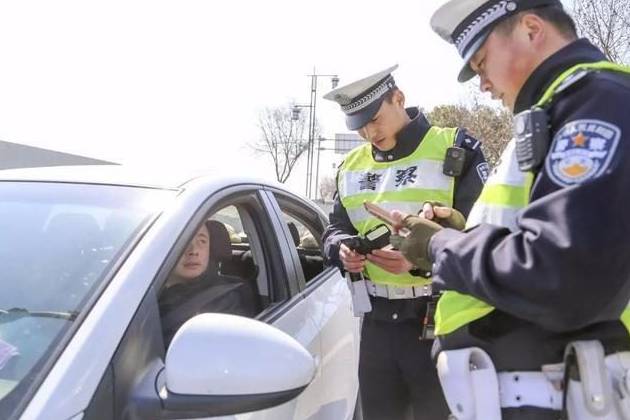 不是自己的車，駕駛證出現(xiàn)違章怎么交罰單