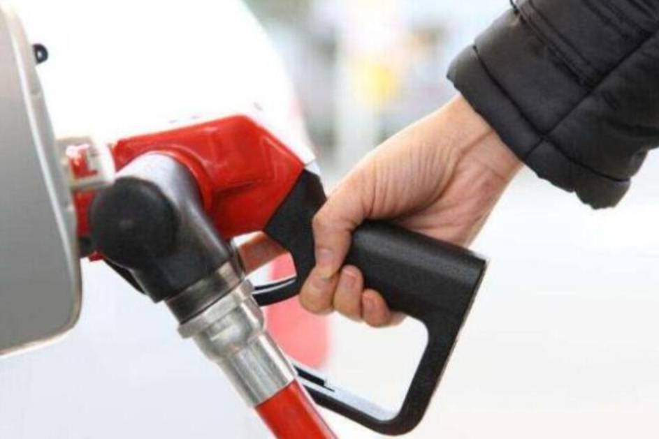 每加滿(mǎn)一箱汽油約多7.5元,油價(jià)調(diào)整窗口將于10月24日開(kāi)啟