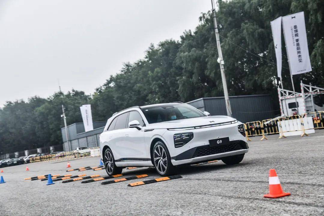 「人汽」小鵬期待再次“彎道超車”