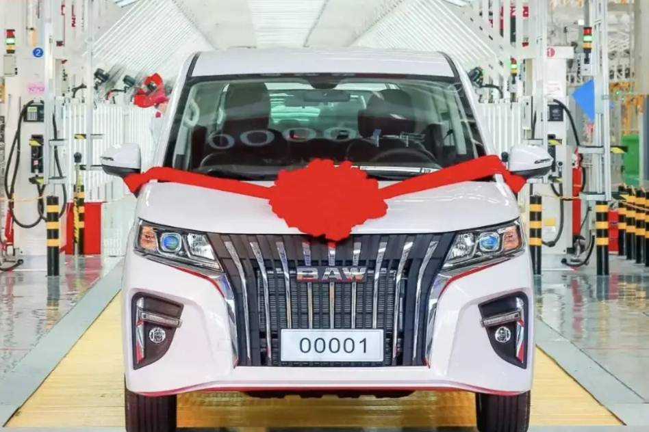 【e汽车】北汽制造王牌量产版在青岛莱西工厂下线