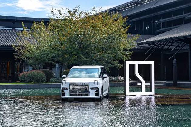 安全系數拉滿49.9萬起售 豪華純電MPV極氪009上市