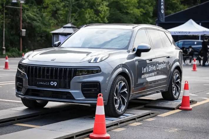 不到30萬就能享受的百萬豪車 漢蘭達與領克09差距太大啦！
