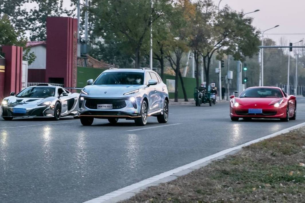 百萬超跑齊聚北京街頭,風(fēng)行T5 EVO成功搶占C位