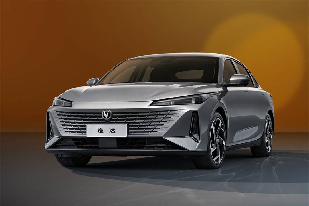 長安逸達:燃油轎車還能卷出什么新花樣?