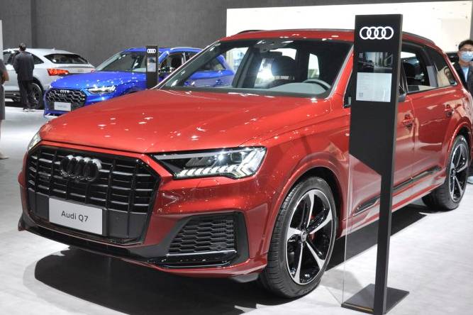 新款?yuàn)W迪Q7亮相廣州車展，新增2.9T引擎，買它還是寶馬X5