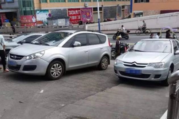 長期左側(cè)坐人會導(dǎo)致車子向左傾斜傷車？其實斜坡停車更傷車！