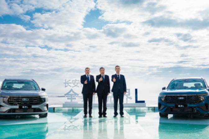 長(zhǎng)安福特銳界L首發(fā)亮相 演繹大7座混動(dòng)SUV“L”級(jí)新標(biāo)準(zhǔn)