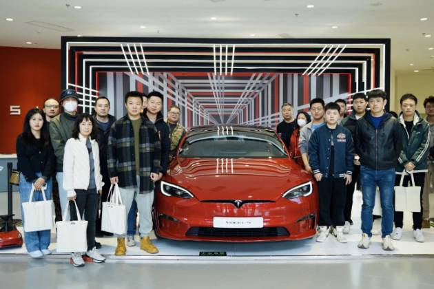 科技与国风的碰撞！特斯拉Model S Plaid亮相西安！