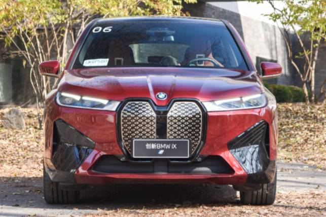 宝马iX对比奔驰EQS SUV，谁是百万元电动车天花板？