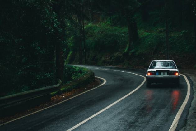 養(yǎng)車俠｜簡(jiǎn)聊汽車高速過彎這些事兒