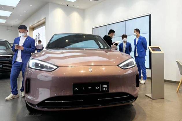 華為不造車新規(guī)發(fā)布48小時：問界銷售忙拆宣傳物料