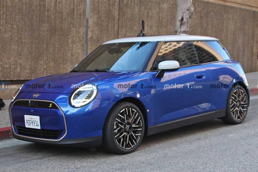 實(shí)車(chē)，全新MINI電動(dòng)版不小心看成GT-R，國(guó)產(chǎn)版啥時(shí)候到？