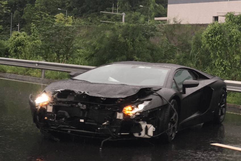 跑速行駛時(shí)剎車突然失靈，可以撞樹剎車嗎？