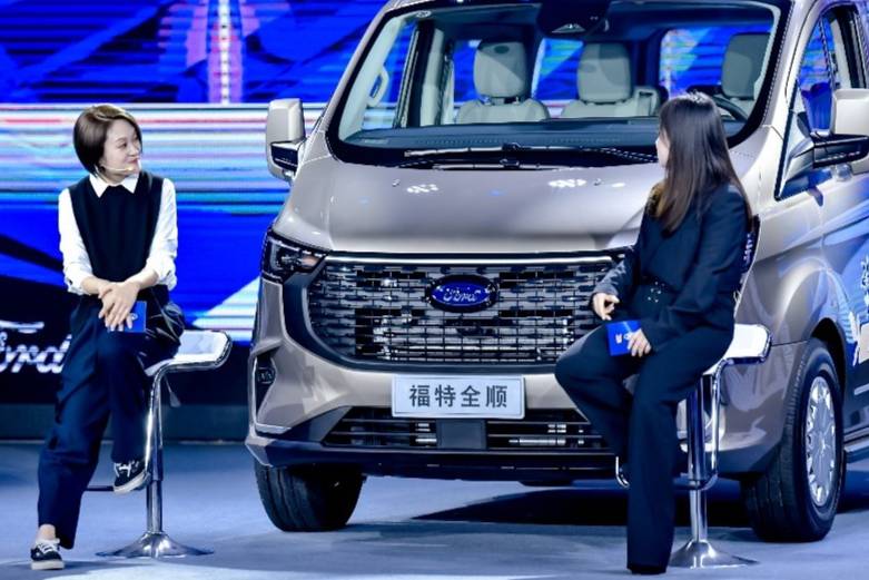 乘用車風(fēng)范的輕客，2023款福特全順上市，售14.98萬元起