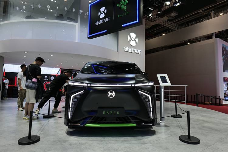 合創(chuàng)V09雷蛇版車型亮相 跨界合作，顛覆想象