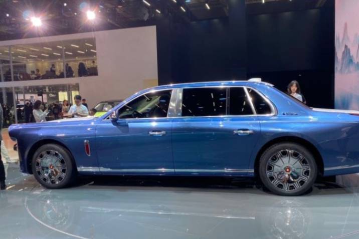 2023上海車展：全新紅旗L5亮相，內(nèi)飾“精裝修”，配V8