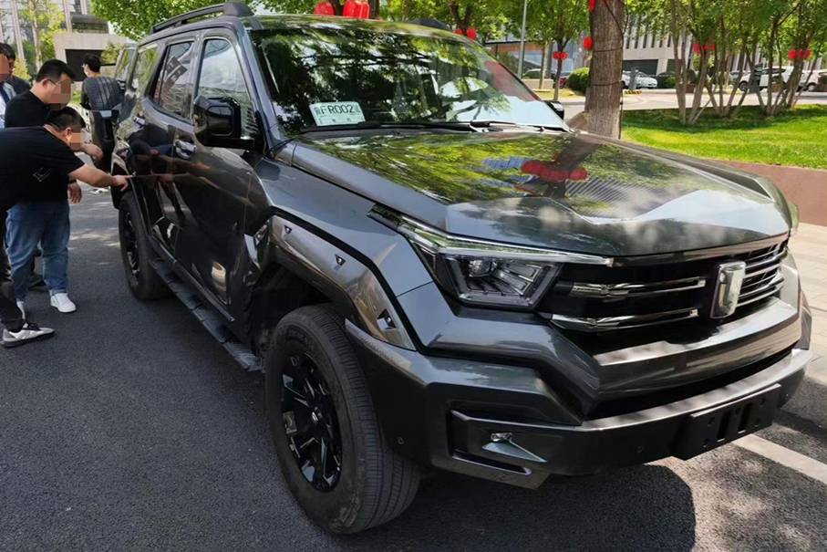 要不要買輛“裝甲車” 坦克400最新實車圖曝光