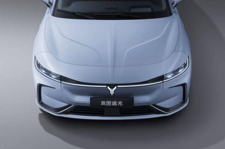 嵐圖追光，30萬+級最能打電動(dòng)豪華轎車