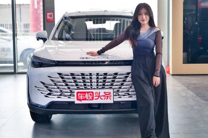 專屬女王座駕、享受感十足的移動大空間，北京新X7探店