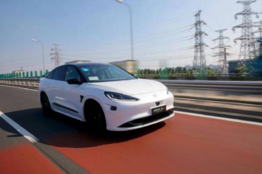 極狐汽車阿爾法S 先行版打造全場景智能駕駛
