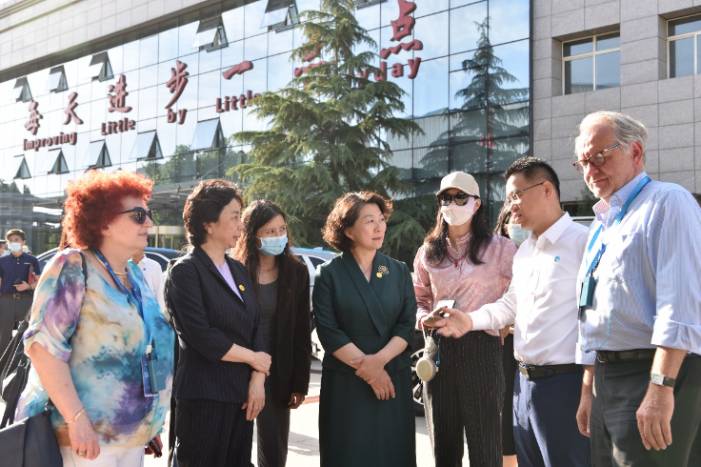 外交部組織20多國駐華使節參訪長城汽車 盛贊長城智能新能源！