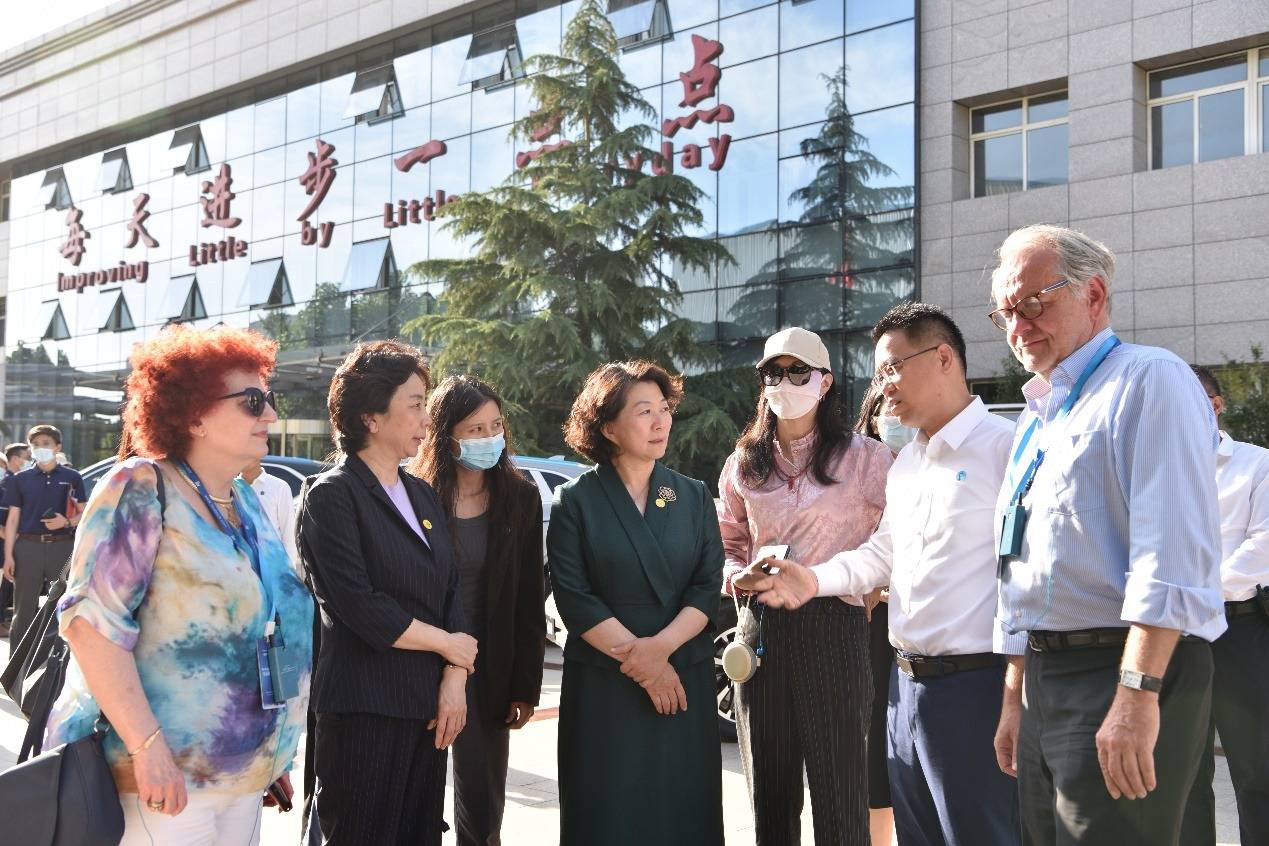 外交部組織20多國駐華使節參訪長城汽車 盛贊長城智能新能源！