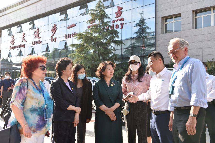 外交部組織20多國駐華使節參訪長城汽車 盛贊長城智能新能源！