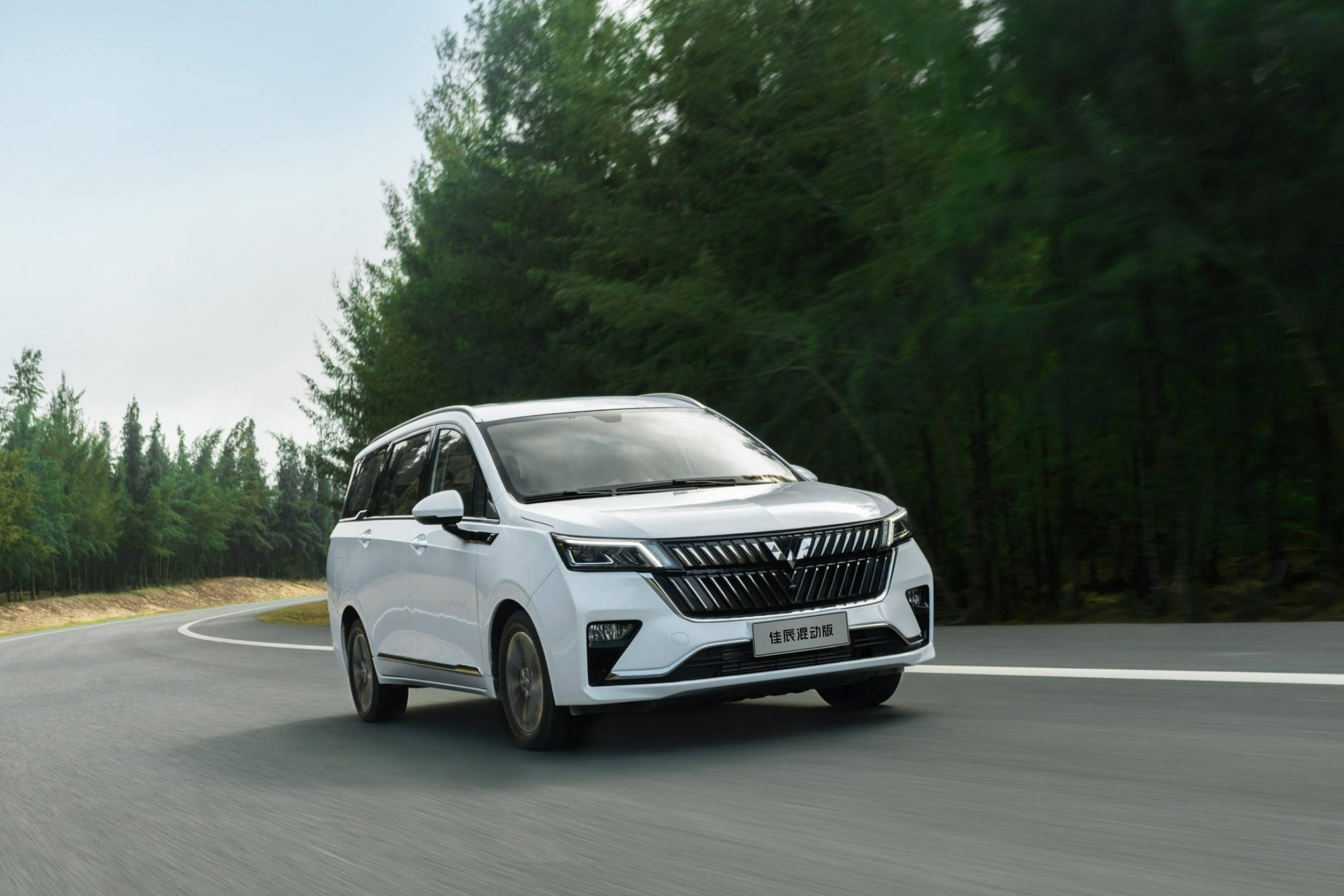 7座混動(dòng)MPV，綜合油耗5.7L/100km售價(jià)11.58萬(wàn)