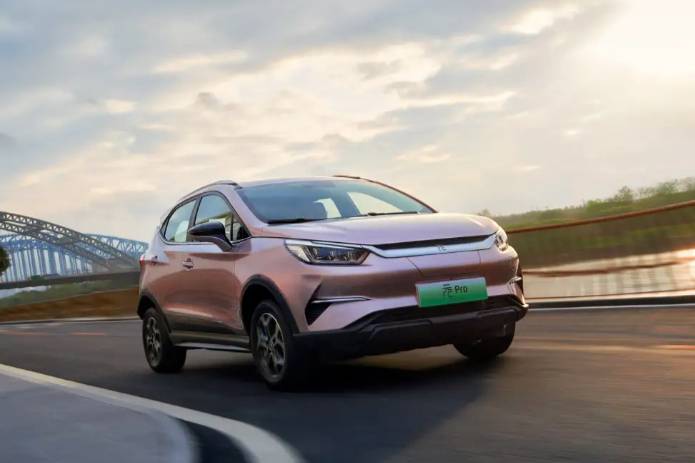 城市純電通勤車如何選？2023款比亞迪元Pro對比哪吒V