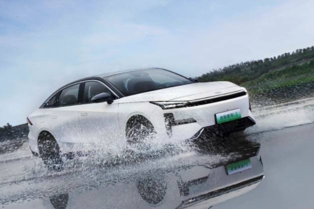 新一代電混家轎標桿!極速247km/h,吉利銀河L6性能首測