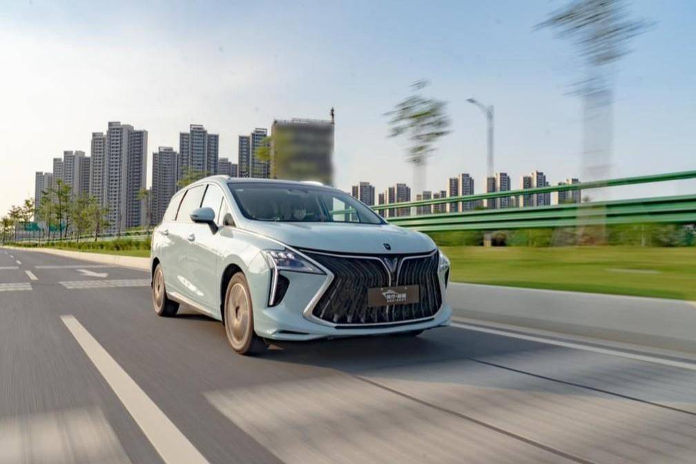 15萬級七座奶爸車，第一二排座椅驚喜，試駕風(fēng)行游艇
