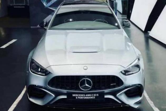 全新奔馳C63實車曝光，2.0T插混系統(tǒng)，零百加速僅3.4秒