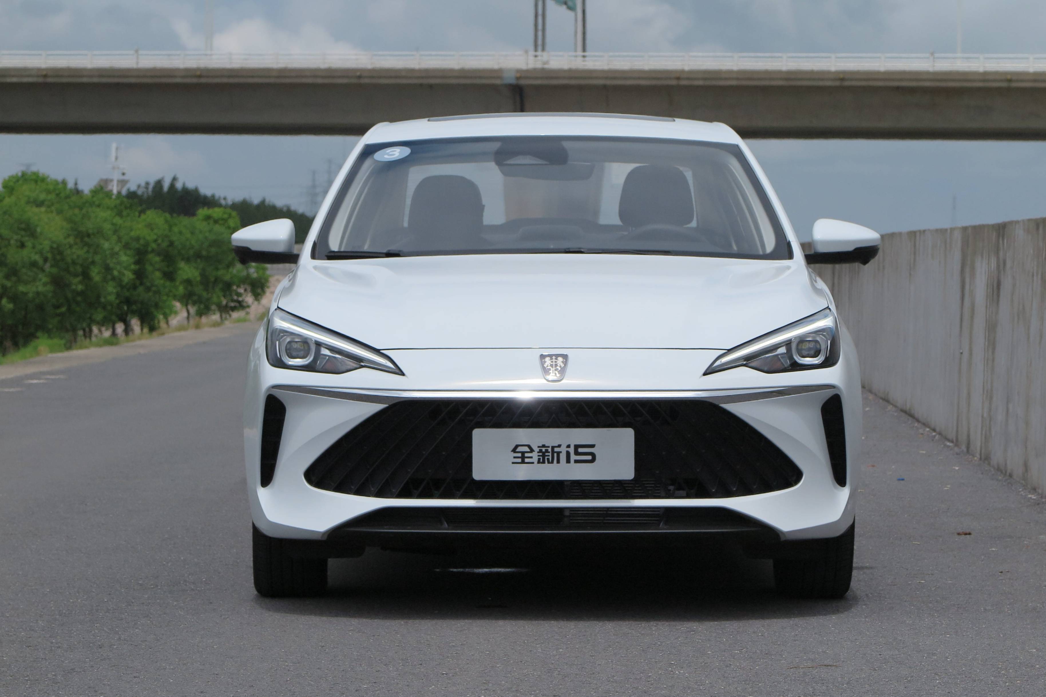 6萬級(jí)國民代步車！高配還帶L2智駕 還要啥帝豪逸動(dòng)？