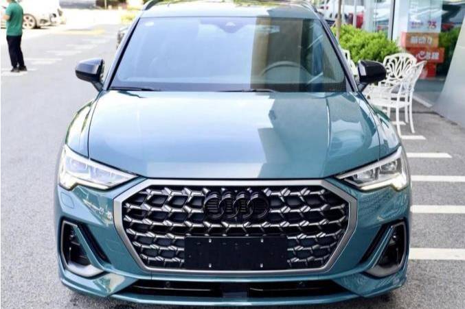 2024款?yuàn)W迪Q3實(shí)車曝光，外觀內(nèi)飾新升級(jí)，售價(jià)多少合適