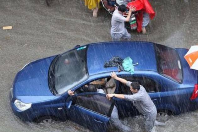 车辆在暴雨中泡水了，保险公司会赔偿吗？这些细节您必须知道！